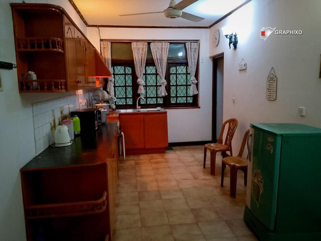 Ceylon Travel And Stay Lodge Баттарамулла Экстерьер фото