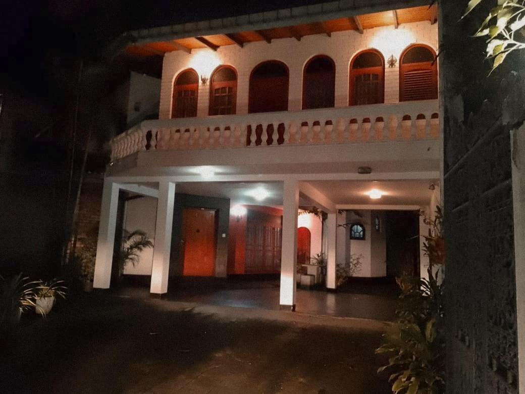 Ceylon Travel And Stay Lodge Баттарамулла Экстерьер фото